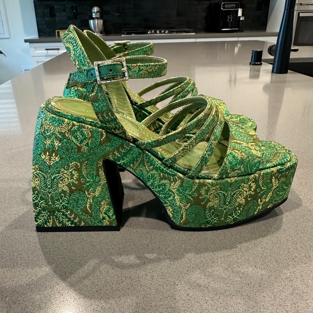 Nodaleto sandals / PLATFORM